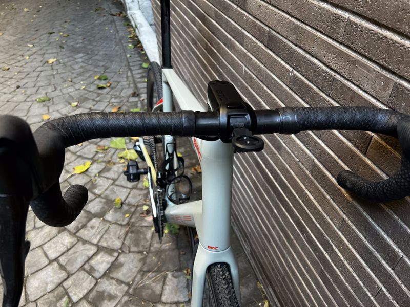 Used BMC Roadmachine 01 ONE 2021 2021 Road & Gravel, Light Gray — image 4 of 11