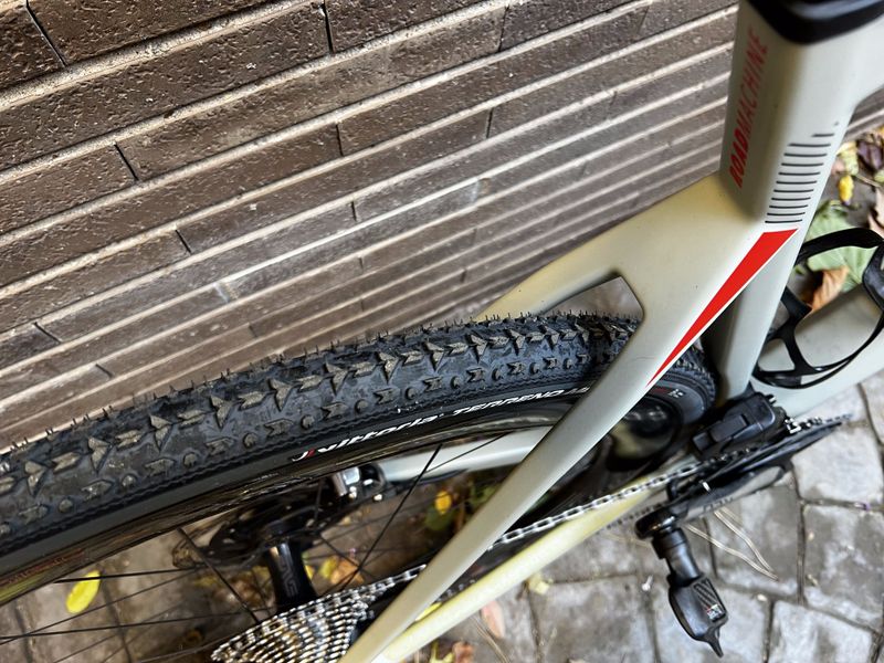 Used BMC Roadmachine 01 ONE 2021 2021 Road & Gravel, Light Gray — image 7 of 11