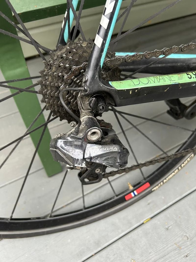 Used Trek Domane 5.9 Compact 2014 2014 Road & Gravel, Black — image 3 of 3