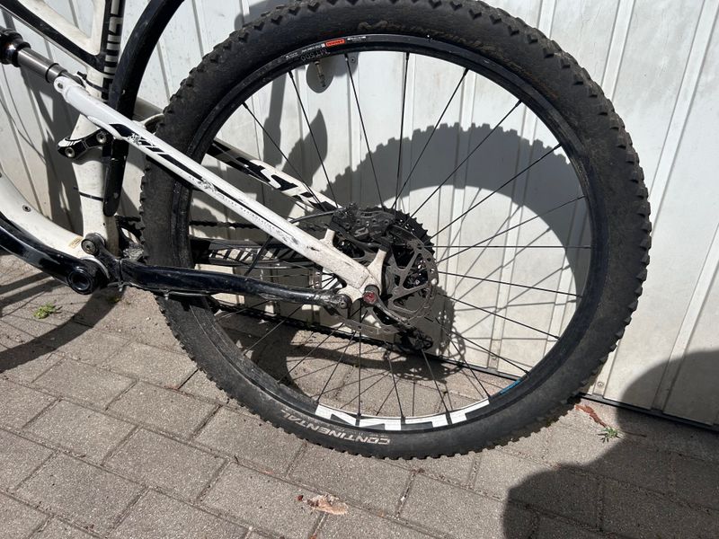 Použité Specialized Camber Shimano Deore XT 2013 Mountainbike — obrázek 3 z 9