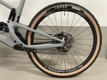 Used Santa Cruz Hightower 2021 2021 Mountainbike, Light Gray — image 15 of 16