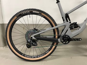 Used Santa Cruz Hightower 2021 2021 Mountainbike, Light Gray — image 8 of 16