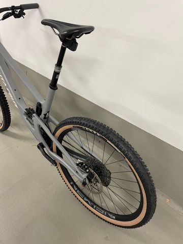Used Santa Cruz Hightower 2021 2021 Mountainbike, Light Gray — image 14 of 16