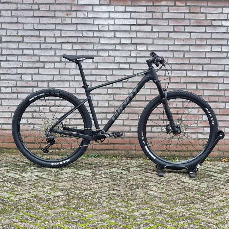 Giant XTC SLR 29 2 2023 MTB usato