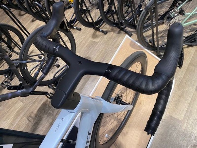 Używany Scott Addict RC Pro 2025 Road & Gravel — zdjęcie 2 z 8