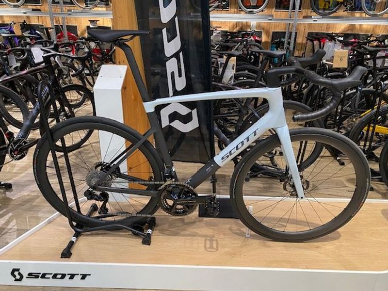 Używany Scott Addict RC Pro 2025 Road & Gravel — zdjęcie 1 z 8