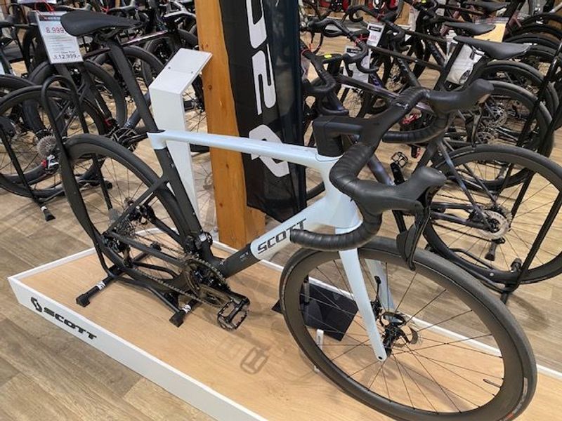 Używany Scott Addict RC Pro 2025 Road & Gravel — zdjęcie 7 z 8