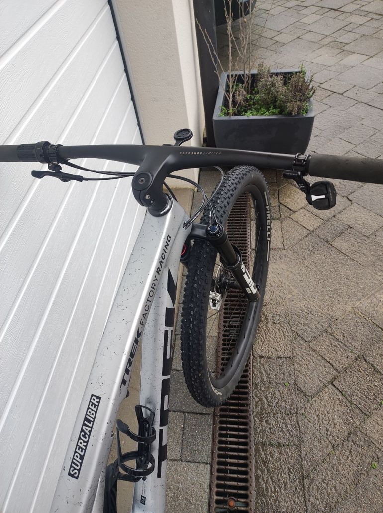 Used Trek SLR 9.9 XX AXS 2024 Gen 2 2024 Mountainbike, Light Gray — image 5 of 6