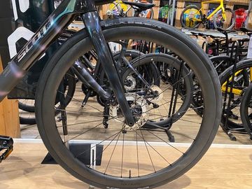 Käytetty Scott Addict RC 10 2025 Road & Gravel — kuva 5 / 9