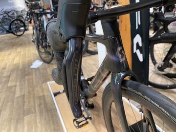 Käytetty Scott Addict RC 10 2025 Road & Gravel — kuva 4 / 9