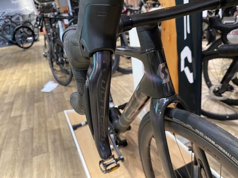 Käytetty Scott Addict RC 10 2025 Road & Gravel — kuva 4 / 9
