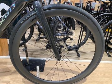 Brugt Scott Addict RC 30 2025 Road & Gravel — billede 4 af 9