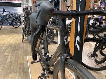 Used Scott Addict RC 30 2025 Road & Gravel, Black — image 3 of 9