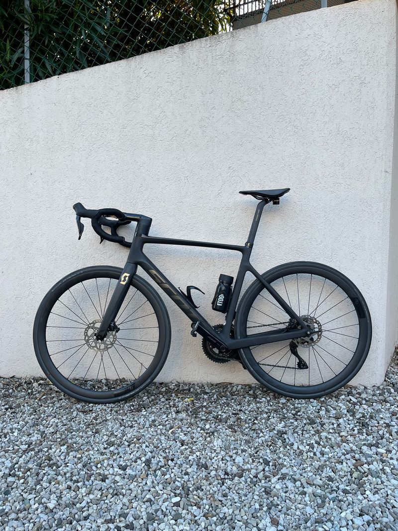 Used Scott Addict RC Shimano 105 Di2 2024 Road & Gravel