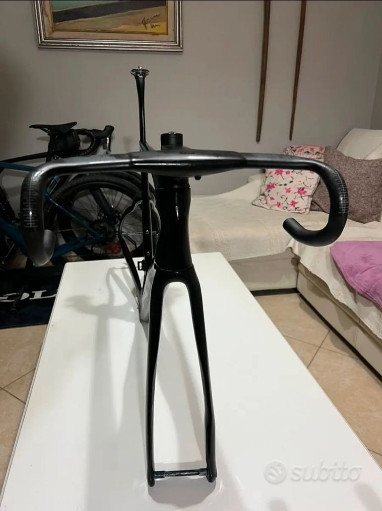 Used Pinarello DOGMA F RED ETAP AXS Disc 2023 Frameset 2023 Road & Gravel, Black — image 3 of 6