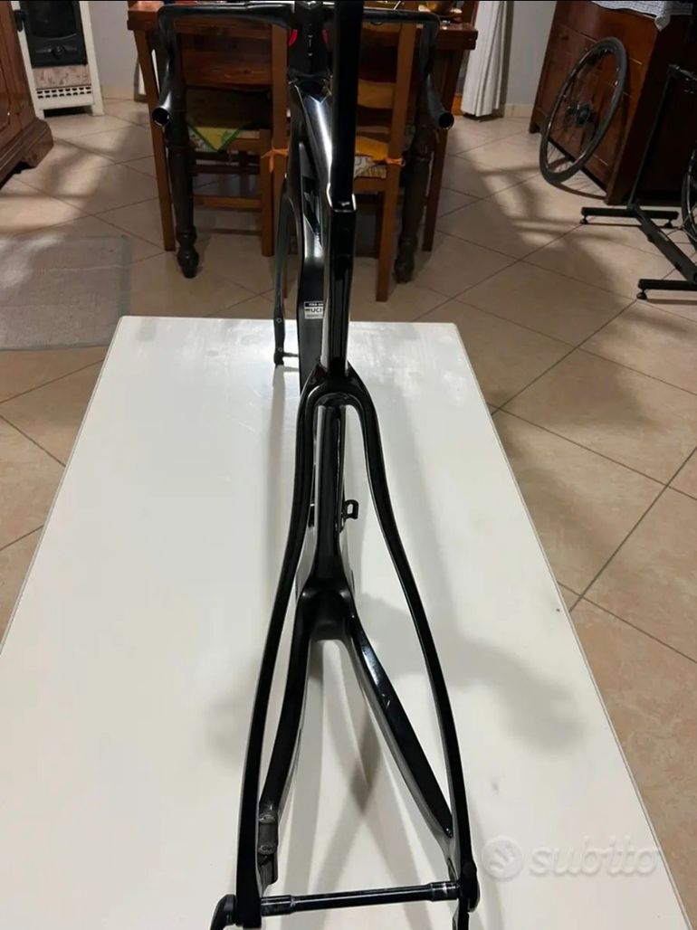 Used Pinarello DOGMA F RED ETAP AXS Disc 2023 Frameset 2023 Road & Gravel, Black — image 5 of 6