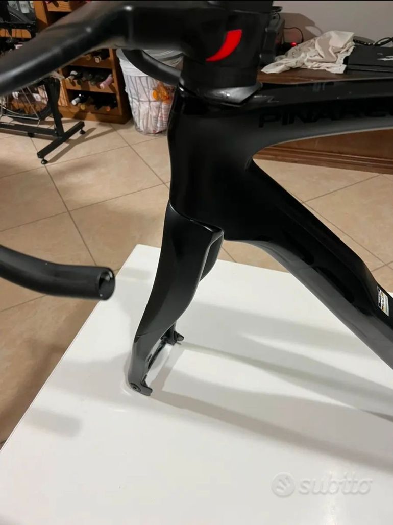 Used Pinarello DOGMA F RED ETAP AXS Disc 2023 Frameset 2023 Road & Gravel, Black — image 6 of 6