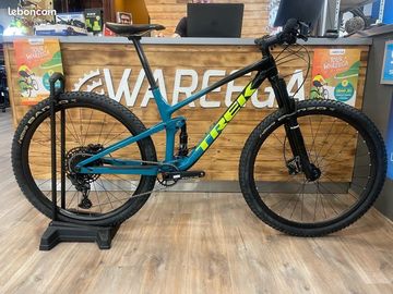 Trek Top Fuel 9.7 Roues Carbone 2022 MTB de segunda mano