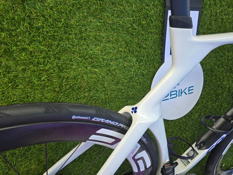 Used Colnago Colnago Y1rs Ultegra 12V Di2 Enve 4.5 SES 2026 Road & Gravel, White — image 8 of 17
