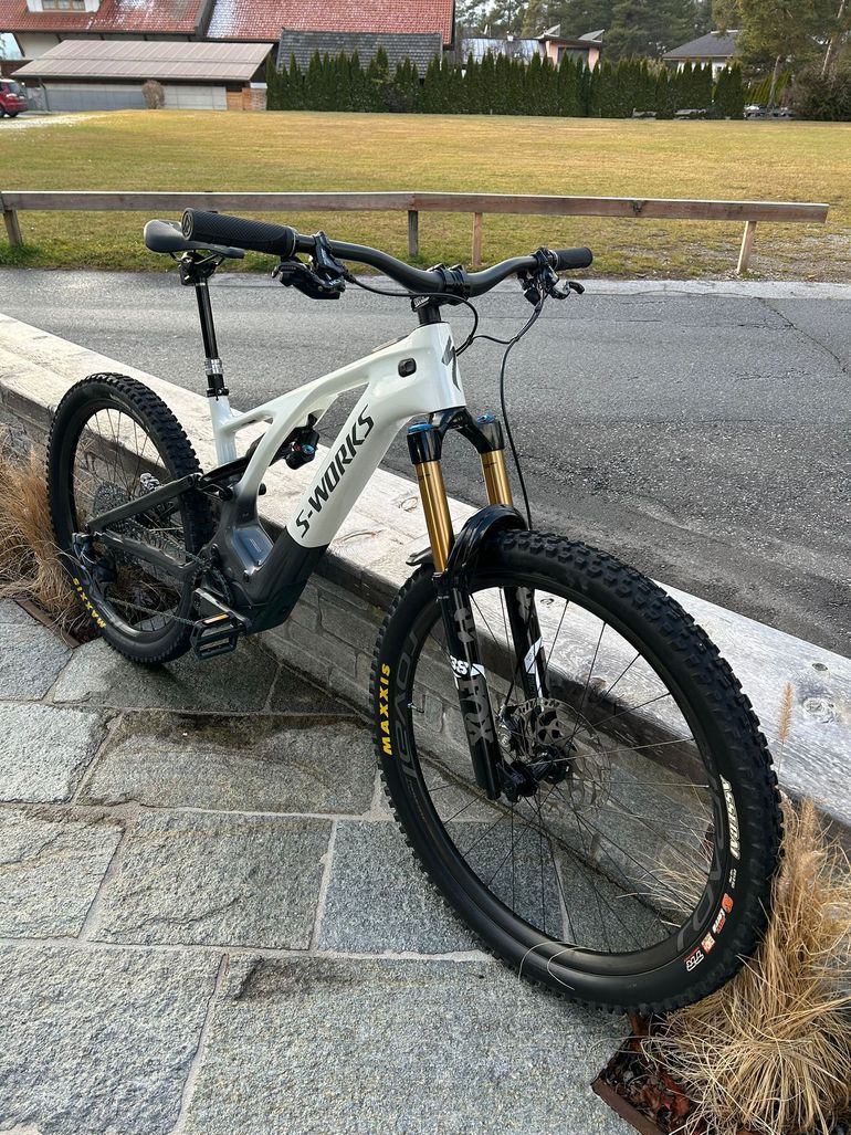 Used Specialized S-Works Turbo Levo 2021 2021 Mountainbike, White, 29, 27.5 — image 2 of 3