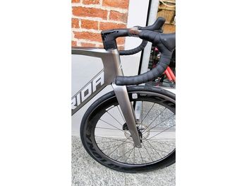 Merida Reacto 8000 Ultegra Di2 - 2025 2025 Road & Gravel usato, Grigio chiaro — immagine 6 di 13