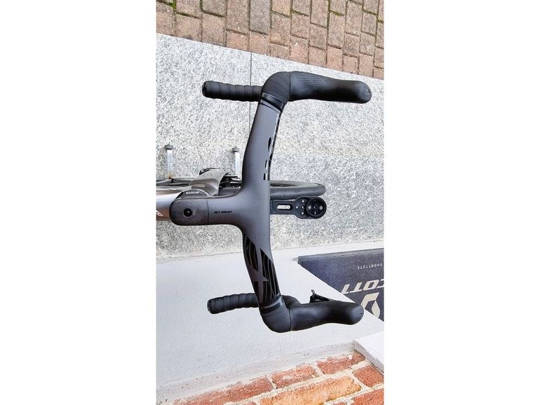 Merida Reacto 8000 Ultegra Di2 - 2025 2025 Road & Gravel usato, Grigio chiaro — immagine 11 di 13