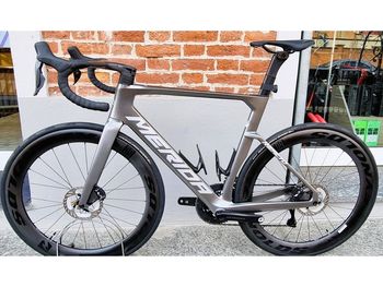 Merida Reacto 8000 Ultegra Di2 - 2025 2025 Road & Gravel usato, Grigio chiaro — immagine 2 di 13