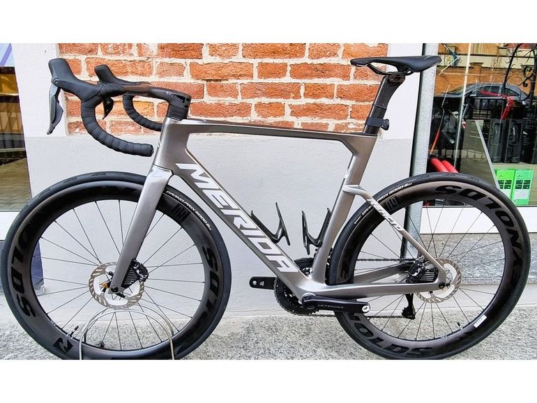Merida Reacto 8000 Ultegra Di2 - 2025 2025 Road & Gravel usato, Grigio chiaro — immagine 2 di 13