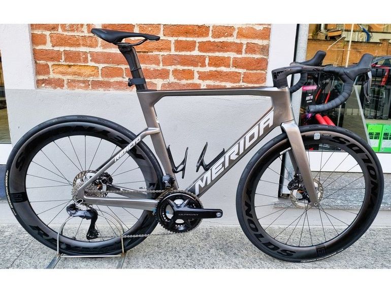 Merida Reacto 8000 Ultegra Di2 - 2025 2025 Road & Gravel usato, Grigio chiaro — immagine 1 di 13