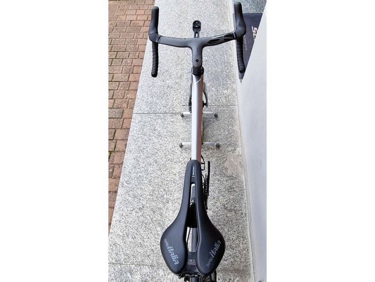 Merida Reacto 8000 Ultegra Di2 - 2025 2025 Road & Gravel usato, Grigio chiaro — immagine 10 di 13
