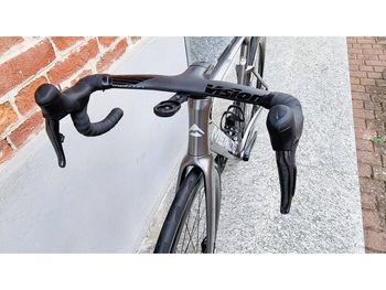 Merida Reacto 8000 Ultegra Di2 - 2025 2025 Road & Gravel usato, Grigio chiaro — immagine 9 di 13