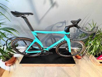 Used Bianchi Oltre - Ultegra Di2 2023 2023 Road & Gravel — image 2 of 7