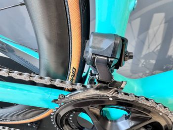 Used Bianchi Oltre - Ultegra Di2 2023 2023 Road & Gravel — image 5 of 7