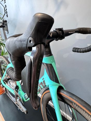 Used Bianchi Oltre - Ultegra Di2 2023 2023 Road & Gravel — image 6 of 7