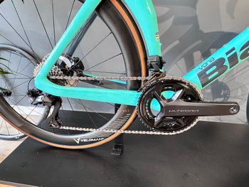 Used Bianchi Oltre - Ultegra Di2 2023 2023 Road & Gravel — image 3 of 7