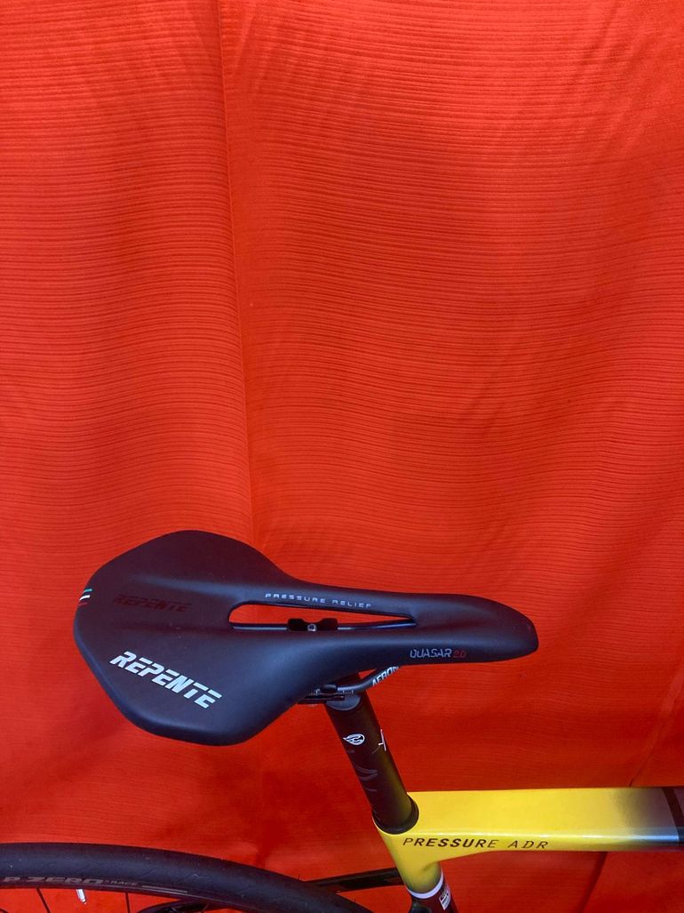 Brugt Cinelli Pressure Shimano 105 Di2 2024 Road & Gravel — billede 19 af 26