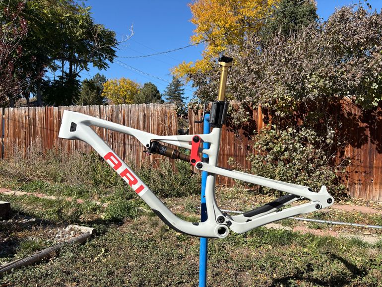 Used Ari Signal Peak 2024 Mountainbike, White — image 2 of 5