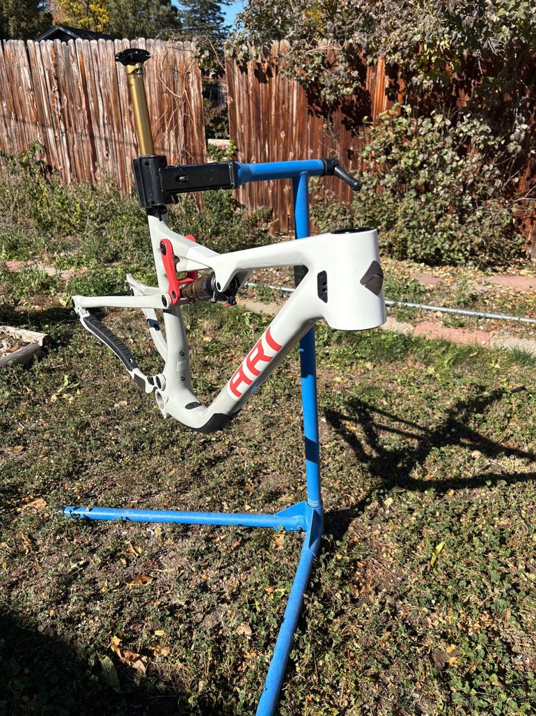 Used Ari Signal Peak 2024 Mountainbike, White — image 3 of 5