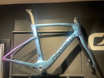 Pinarello DOGMA F RED ETAP AXS Disc 2024 Frameset 2024 Road & Gravel usato
