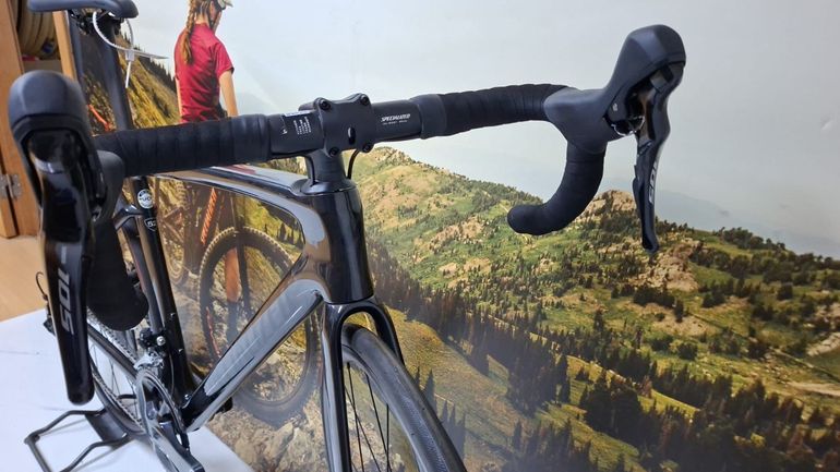 Used Specialized Tarmac SL7 Sport - Shimano 105 2024 2024 Road & Gravel, Negro — image 3 of 14