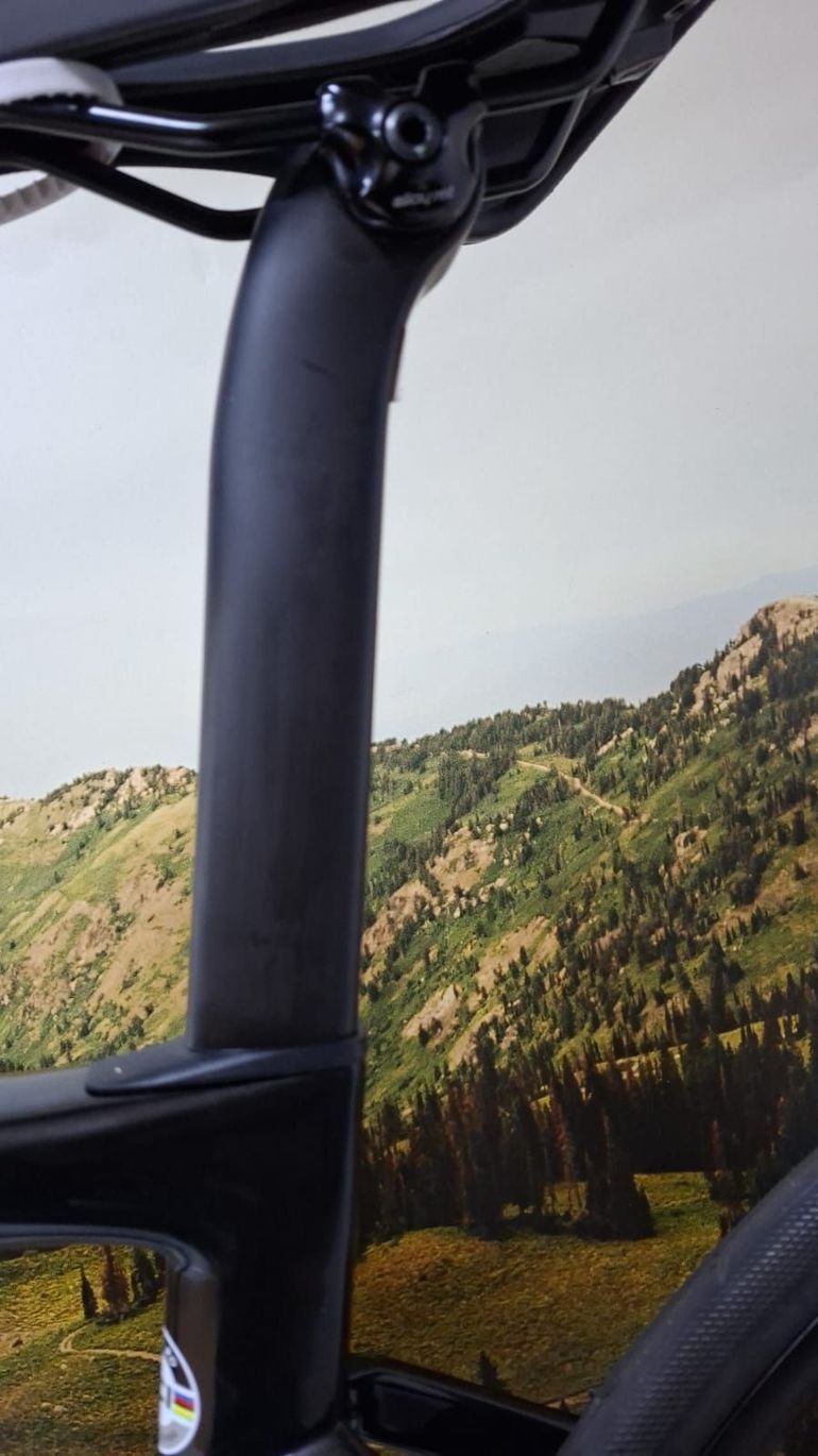 Used Specialized Tarmac SL7 Sport - Shimano 105 2024 2024 Road & Gravel, Negro — image 10 of 14