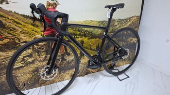 Used Specialized Tarmac SL7 Sport - Shimano 105 2024 2024 Road & Gravel, Negro — image 8 of 14