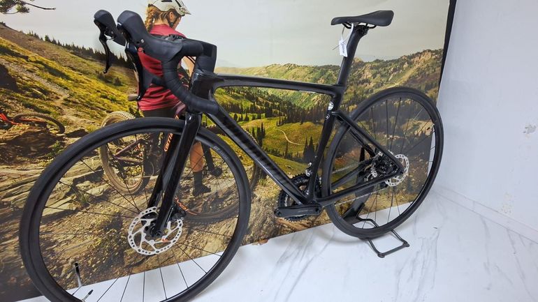 Used Specialized Tarmac SL7 Sport - Shimano 105 2024 2024 Road & Gravel, Negro — image 8 of 14