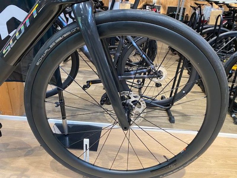 Gebrauchtes Scott Addict RC 30 2025 Road & Gravel, Schwarz — Bild 4 von 8
