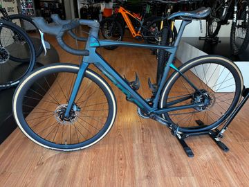 Used BMC Roadmachine AMP ONE 2023 2023 Road & Gravel, Blue — image 2 of 9