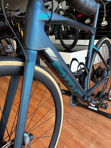 Used BMC Roadmachine AMP ONE 2023 2023 Road & Gravel, Blue — image 4 of 9