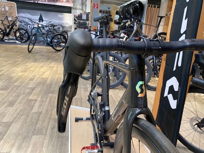 Scott Addict RC 30 2025 Road & Gravel d'occasion — image 3 sur 8
