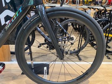 Scott Addict RC 30 2025 Road & Gravel d'occasion — image 4 sur 8