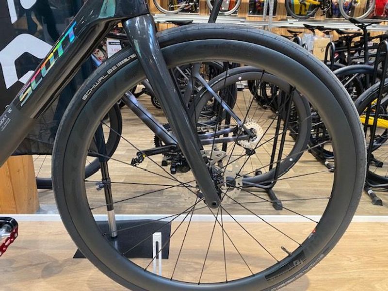 Scott Addict RC 30 2025 Road & Gravel d'occasion — image 4 sur 8