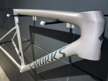 Specialized Tarmac SL8 SWORKS Frameset Frameset 2025 Road & Gravel usato, Grigio chiaro — immagine 3 di 9